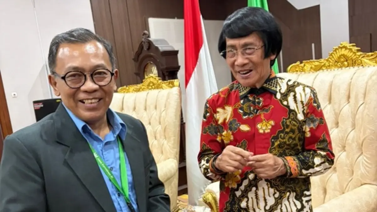Prof. Dr. Daniel Ginting, M.Pd. bersama Prof. Dr. Seto Mulyadi, M.Si., Psikolog, dalam rangkaian Pasuruan Excellent Teacher 2026. Dokumentasi: pribadi.