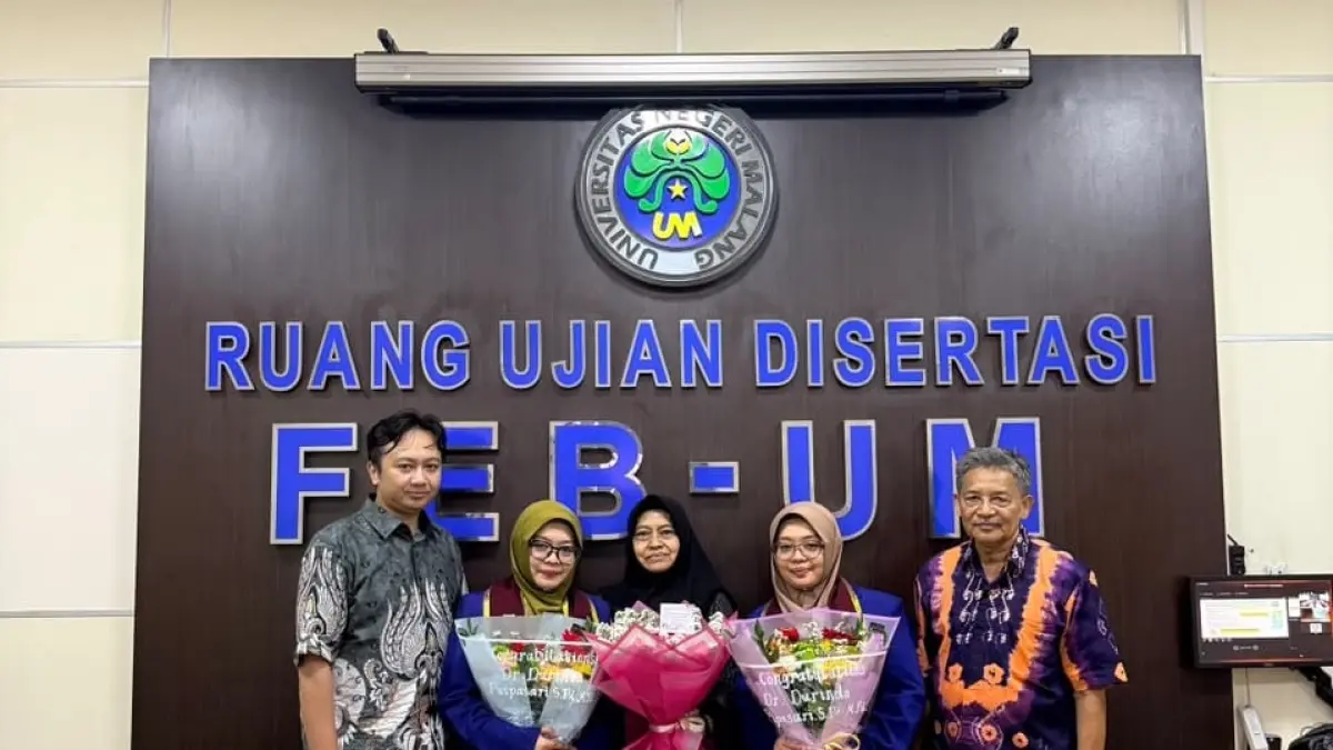 Saudari kembar Dr. Durinda Puspasari, S.Pd., M.Pd. dan Dr. Durinta Puspasari, S.Pd., M.Pd. berhasil menyelesaikan Program Doktor Pendidikan Ekonomi, Fakultas Ekonomi dan Bisnis (FEB) Universitas Negeri Malang (UM)