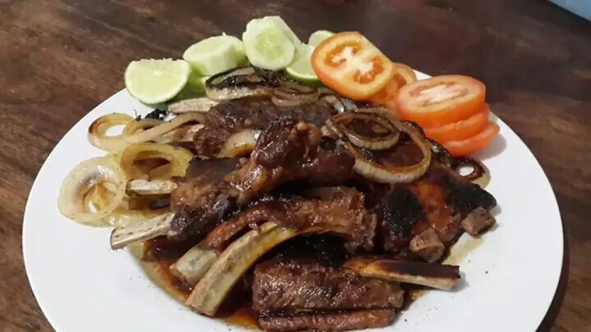 Olahan iga sapi, mulai dari iga penyet hingga iga bakar berbumbu yang empuk dan kaya rasa (sumber: pinterest @Mikson Namangdjabar)