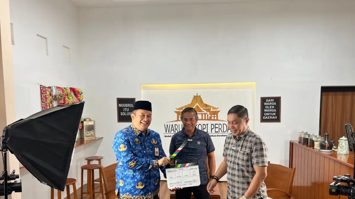 SERAP ASPIRASI: dari kiri, Sekda Budiar Anwar, Ketua DPRD Darmadi, dan Sekretaris DPRD Kabupaten Malang M. Nur Fuad Fauzi seusai podcast.