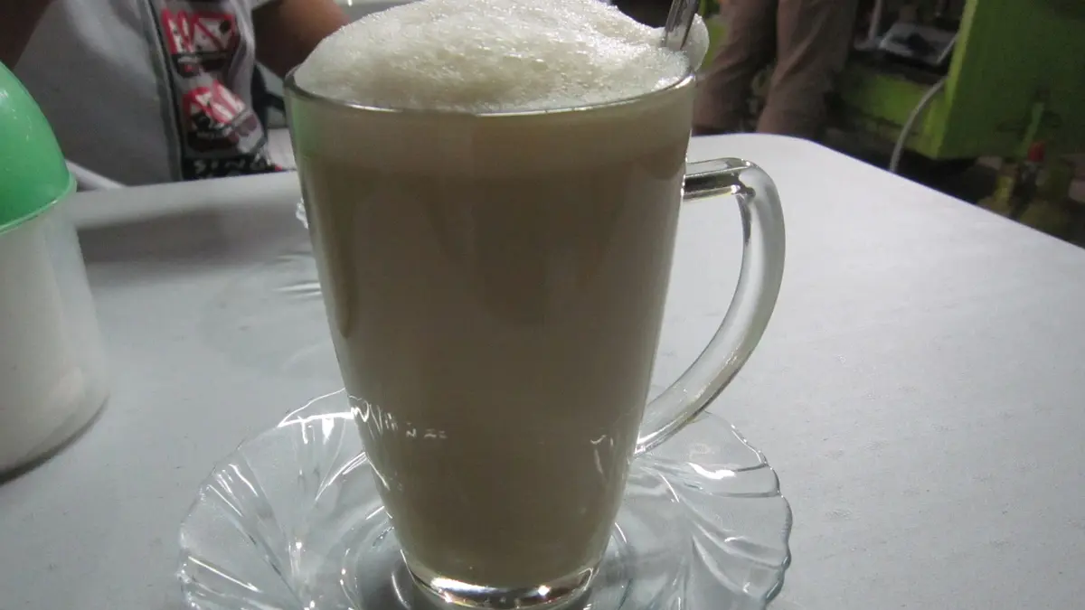 Segelas STMJ menjadi pilihan minuman hangat untuk menemani dinginnya malam di Kota Malang (sumber: pinterst @Elly Ermawati)