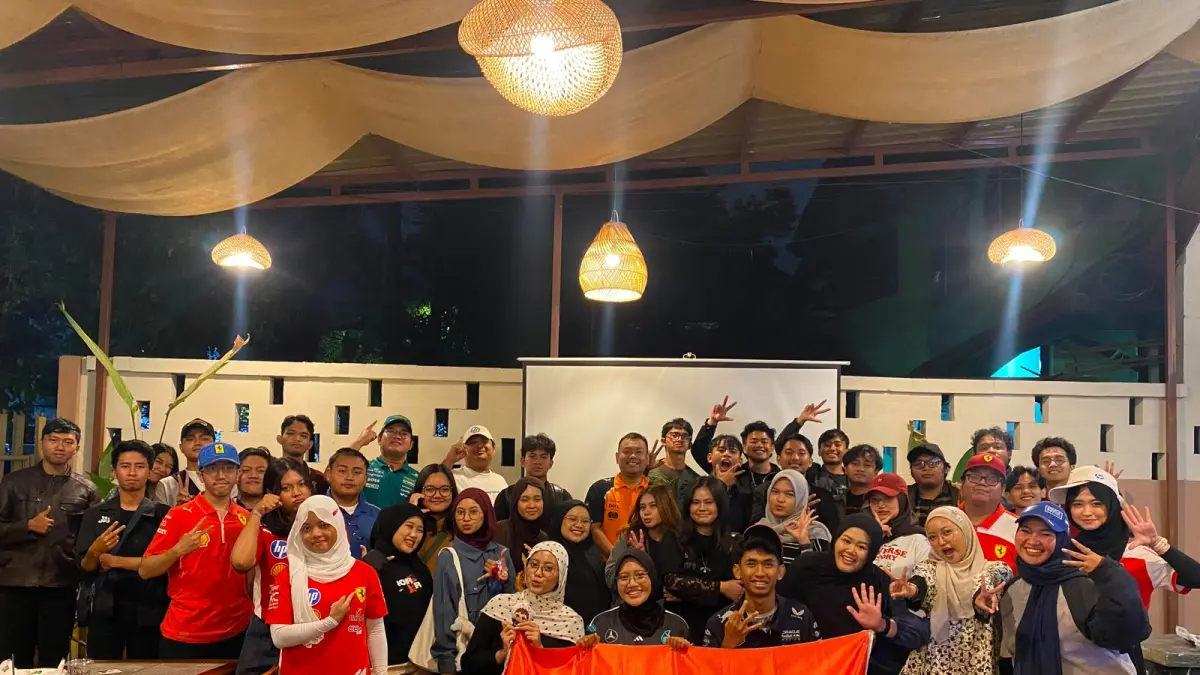 Anggota Efwan Chapter Indonesia Malang foto bersama setelah melakukan nonton bareng beberapa waktu lalu.