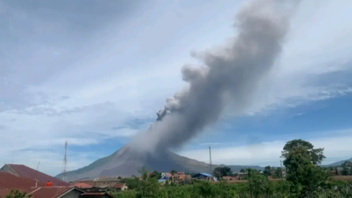 Erupsi Gunung Sinabung (31/8) sumber: antaranews