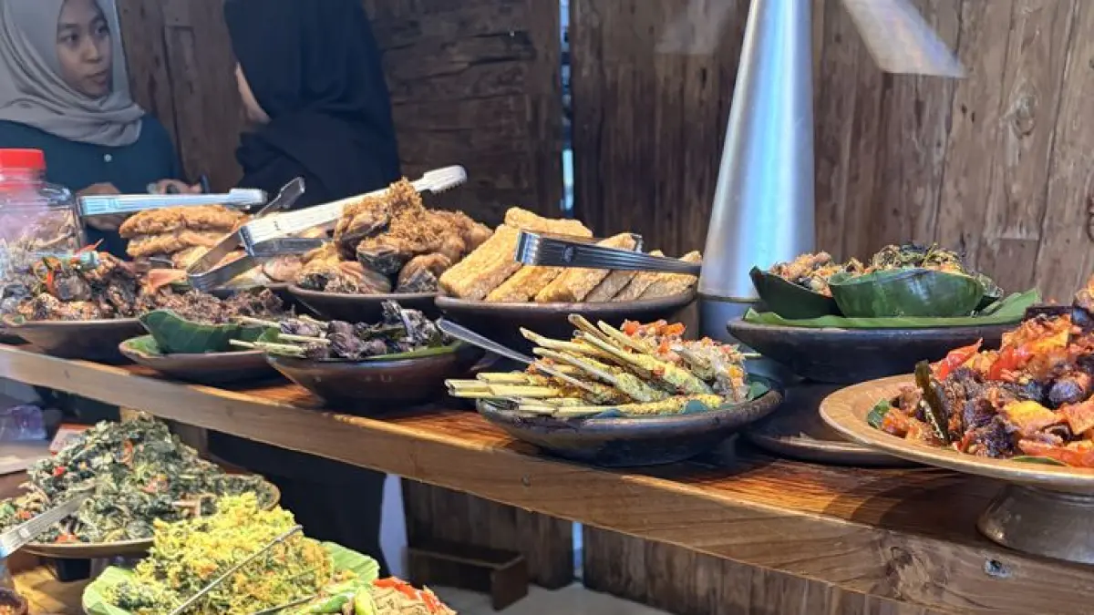 Beragam pilihan menu di Warung TEMA dan Madame Wang Secret Garden menawarkan pengalaman kuliner berbeda (sumber: pinterest @Tri Ramadani)
