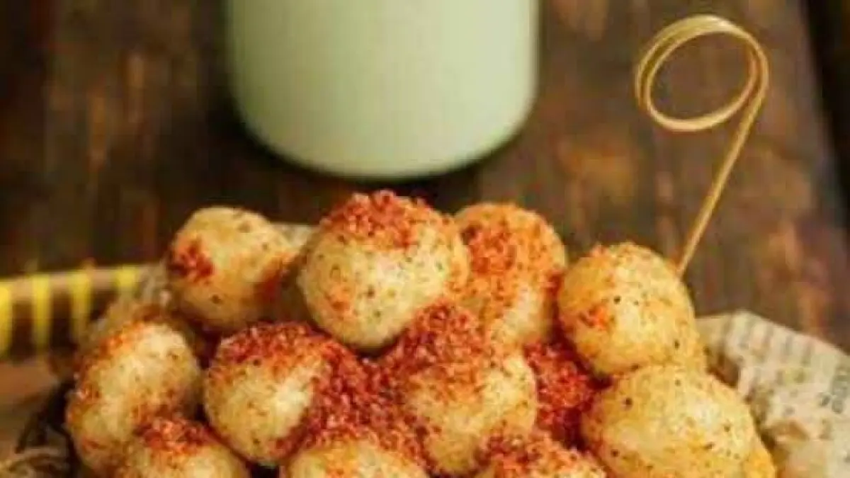 Cimol dengan tekstur kenyal dan pilihan bumbu menjadi salah satu jajanan yang bisa dicoba saat berburu camilan (sumber: pinterest @Ai)