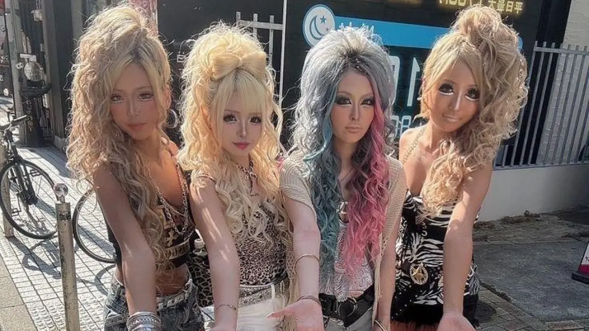 Gyaru Style (Sumber : Pinterest @gyaru archive)
