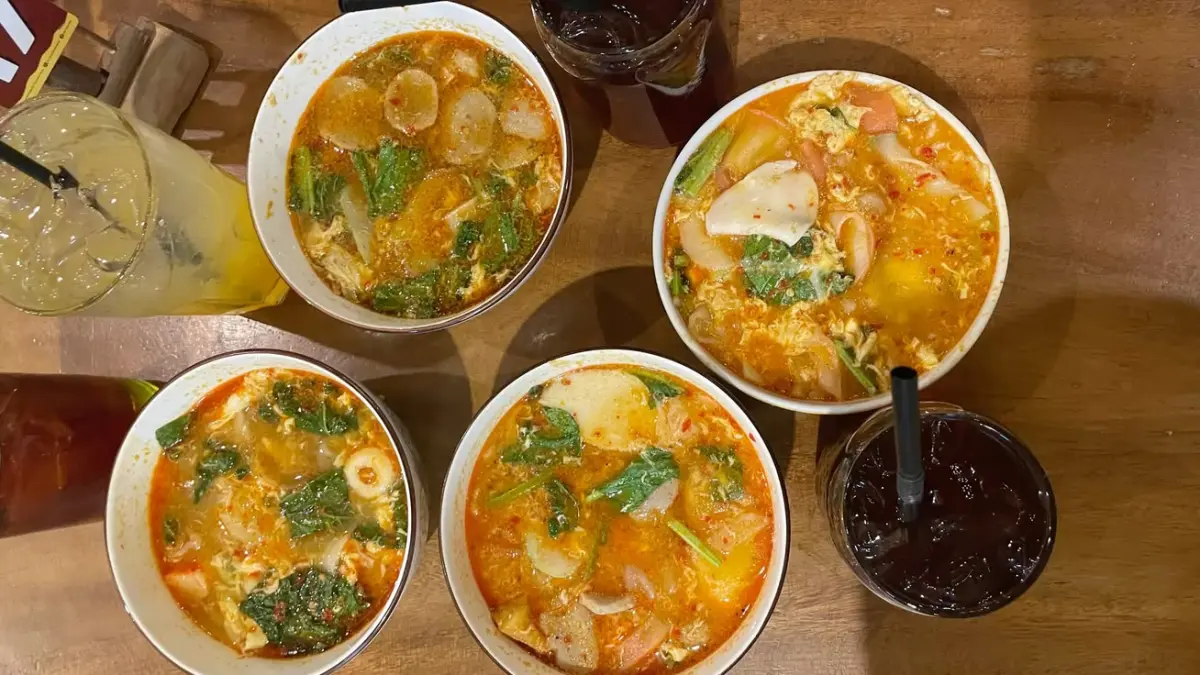 Seblak dengan berbagai pilihan isian dan tingkat kepedasan menjadi salah satu pilihan kuliner pedas di Malang (sumber: pinterest @Zulheeja)