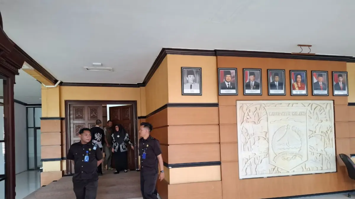 Suasana ruang rapat DPRD Kabupaten Malang dengan penjagaan ketat karena KPK menggelar rapat bersama, Kamis (24/9). (Biyan Mudzaky Hanindito/Radar Malang)