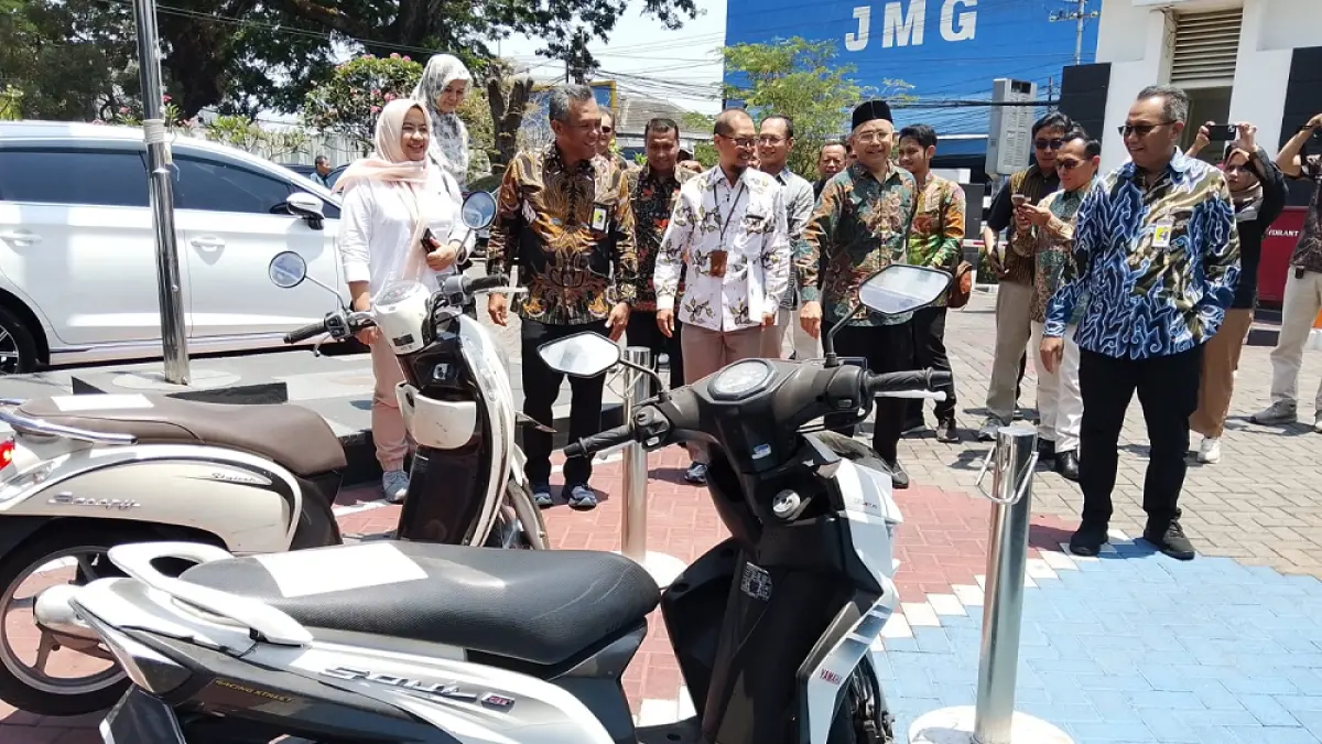 : Dua sepeda motor hasil sitaan aset wajib pajak siap dilelang. Hasilnya masuk penerimaan negara.