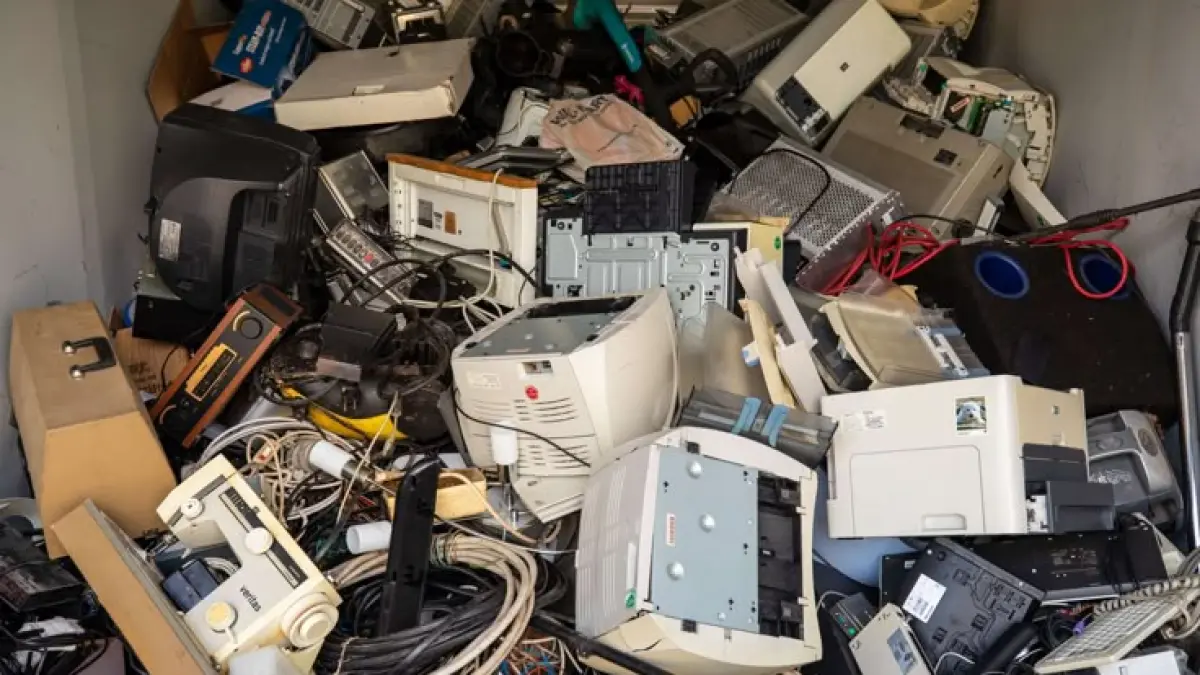 Electronic waste (pinterest:@kimwhite)