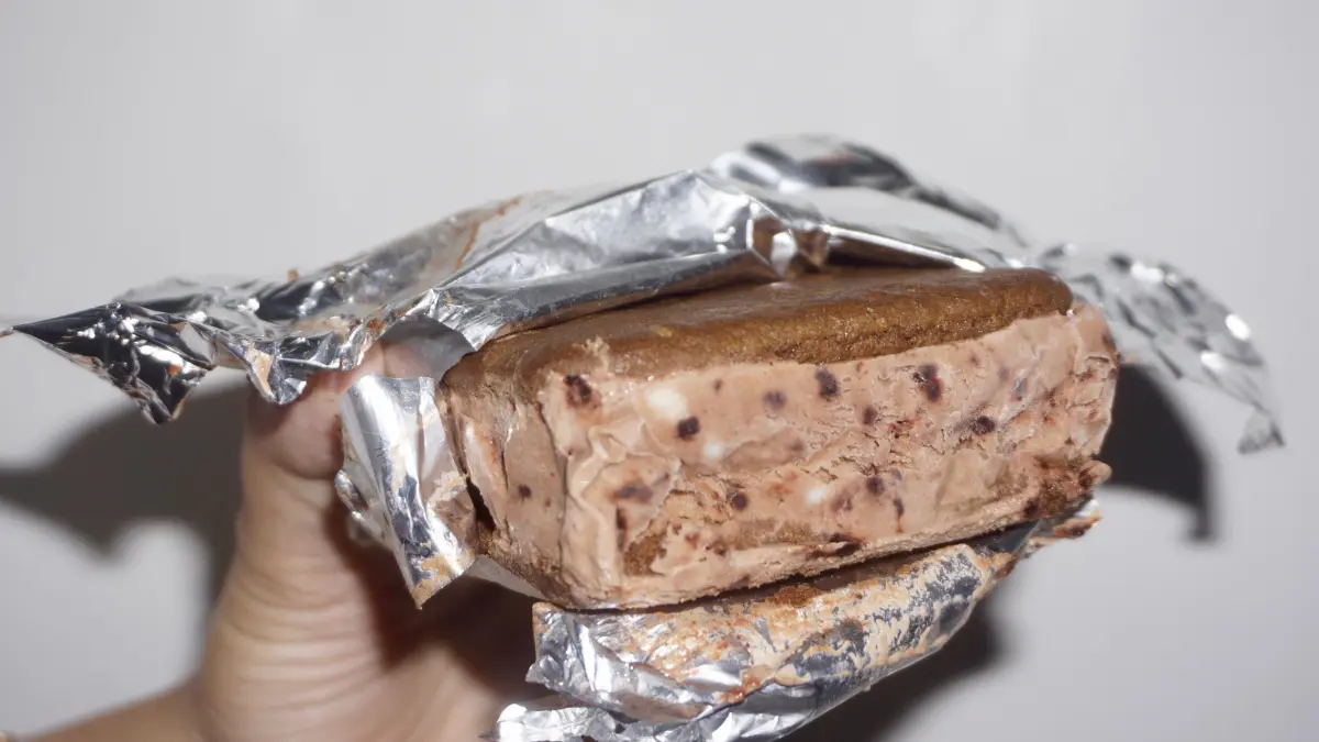 Es cukup tebal diberikan Dessert by Zee pada es gabin untuk memberikan pengalaman menyantap camilan yang berbeda.