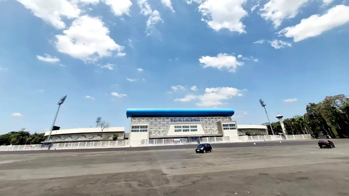 Area parkir stadion kanjuruhan sepi dari pengunjung, kemarin (27/9).