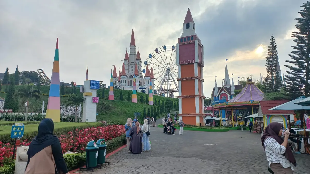 EKSOTIK:  Santerra de Laponte Malang menawarkan wahana yang menarik dan pemandangan yang indah.