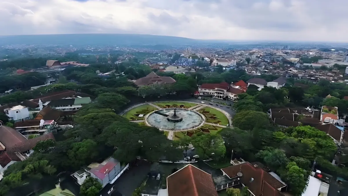 Prakiraan cuaca Kota Malang pada 29 September 2026 didominasi udara kabur. (TikTok/@dicky_ss45)