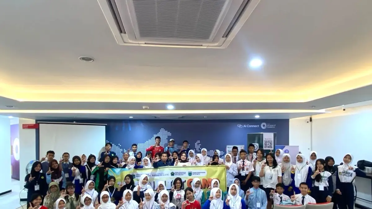 INOVATIF : Edukasi Jurnalistik dan penggunaan Artificial Intelegent (AI) di Tekom AI Center Malang.