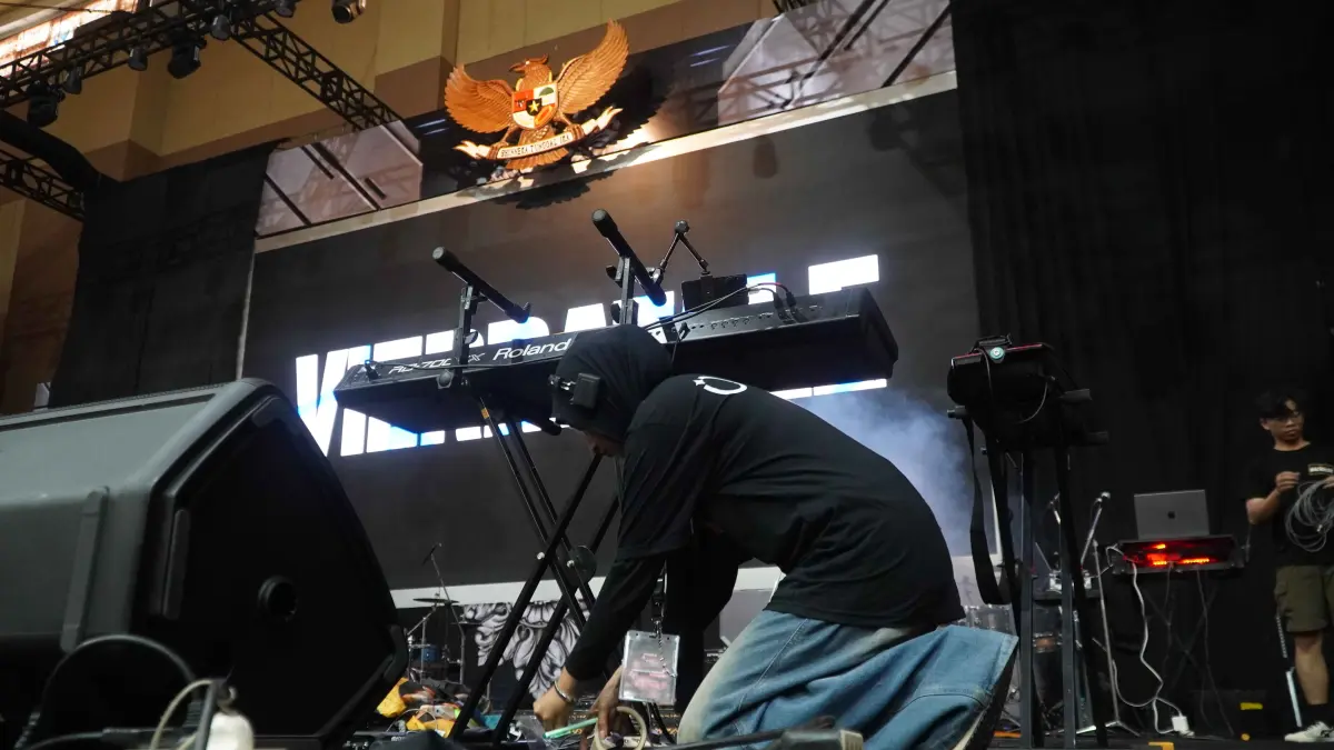Salah satu panitia stage management Konser Pita Kita 2026. (Sumber: Admin)