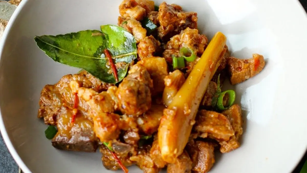 Warung Sejahtera dan B2 Malang menawarkan beragam olahan daging babi dengan karakter sajian yang berbeda di Kota Malang (sumber: pinterest @Olivia Giovanni)
