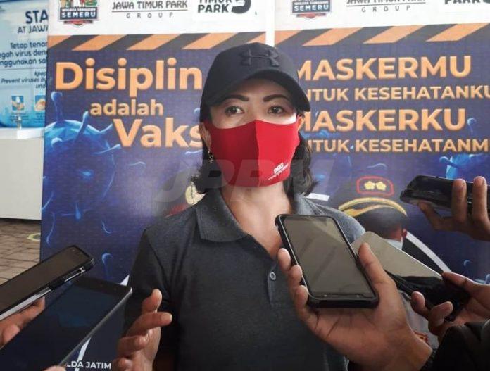 Titik S Ariyanto, Manager Marketing & Public Relation Jatim Park Group, memberikan keterangan pers kepada wartawan.