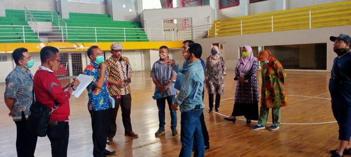 Komisi C DPRD Kota Batu saat melakukan kunjungan kerja ke GOR Gajah Mada Kota Batu, Selasa (14/7). Foto: Nugraha Perdana