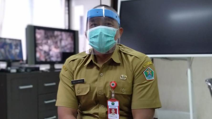 INOVATIF: Kepala Disnaker PM-PTSP Kota Malang Erik Setyo Santoso di ruang kerjanya.