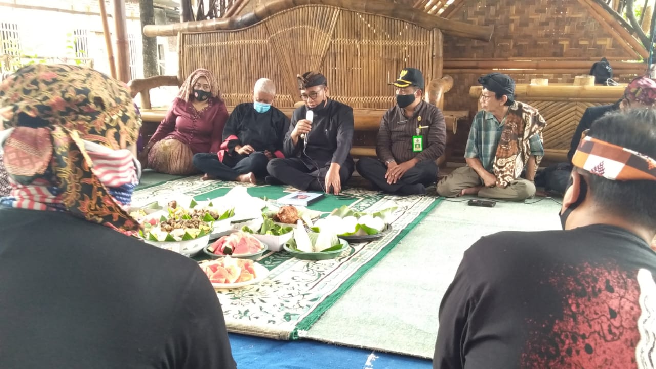 Wakil Wali Kota Malang Sofyan Edi Jarwoko berdialog bersama para seniman yang membuat film Ken Dedes.