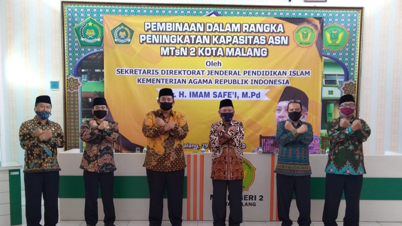 Sekretaris Direktorat Jenderal Pendidikan Islam Kementerian Agama RI Dr. H. Imam Safe