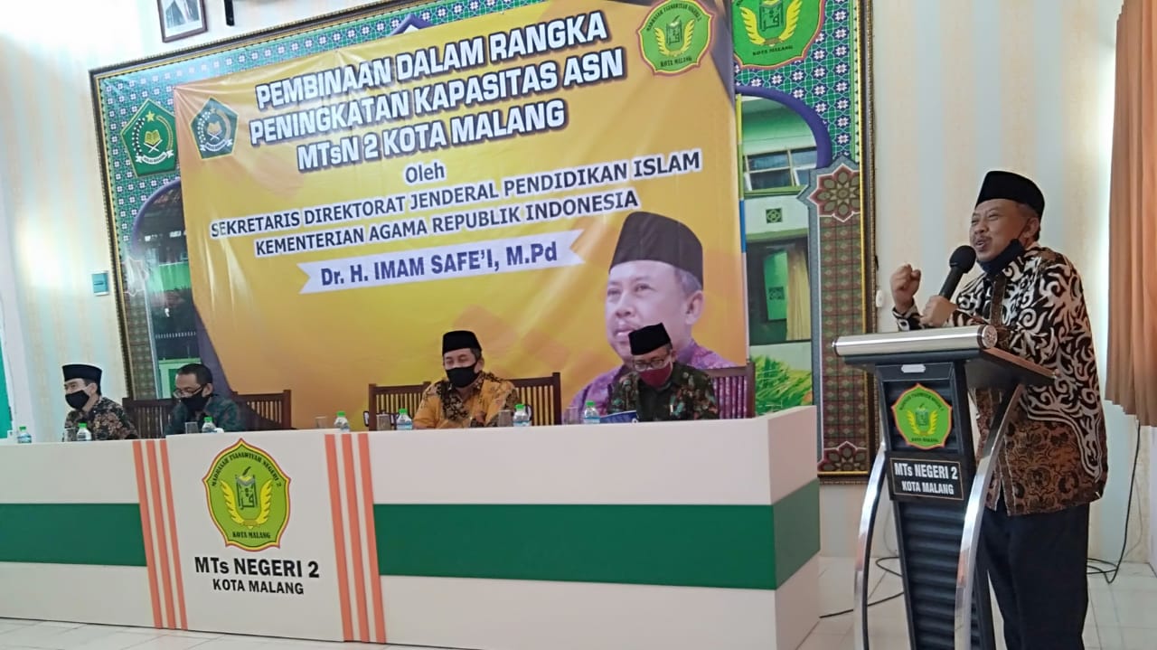 Sekretaris Direktorat Jenderal Pendidikan Islam Kementerian Agama RI Dr H Imam Safe