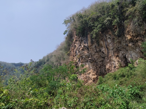 FAVORIT: Lembah Kera, venue wisata panjat tebing di Desa Gampingan, Kecamatan Pagak, Kabupaten Malang. (Foto: Intan Refa/Radar Malang)