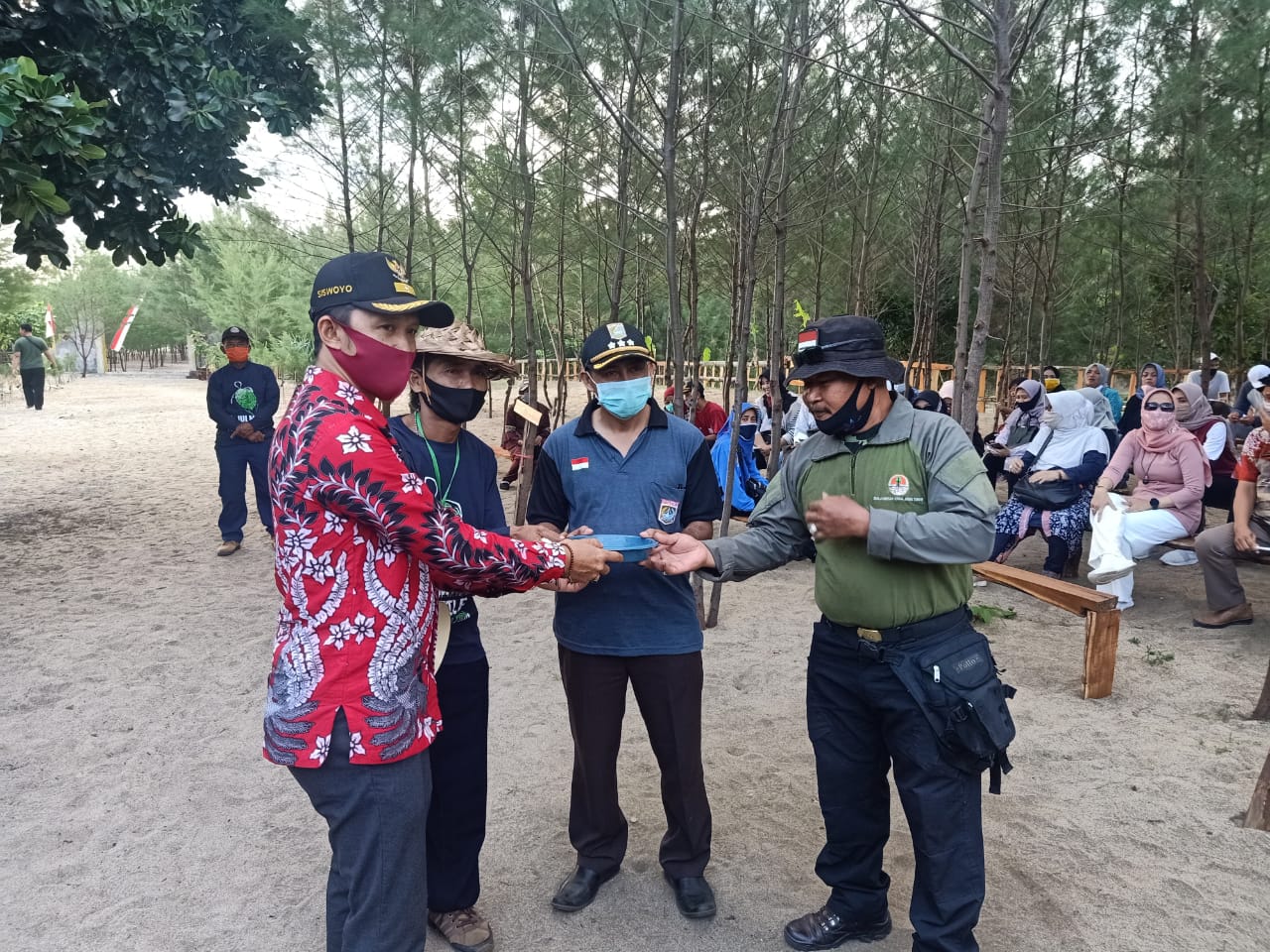 Pelapasan tukik di Bajul Mati diikuti oleh peserta lintas instansi (BSTC)