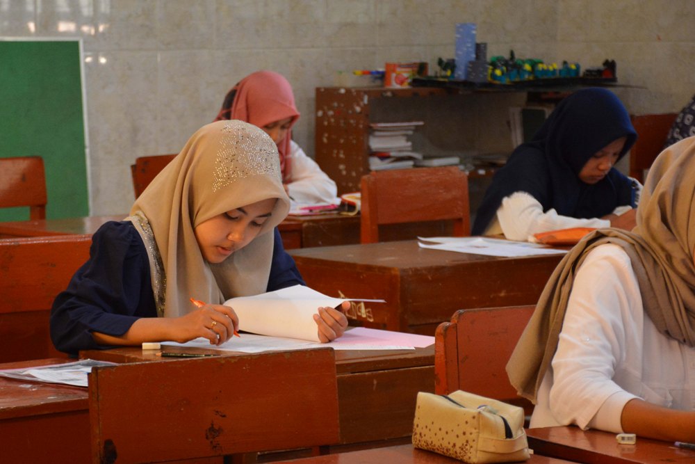 Peserta mengerjakan soal SBMPTN sebelum pandemi (dok JPRM/ist)