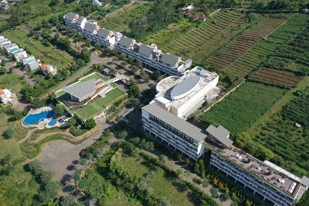 Amarta Hills Hotel and Resort dipotret dari udara. Foto: Darmono/Radar Malang