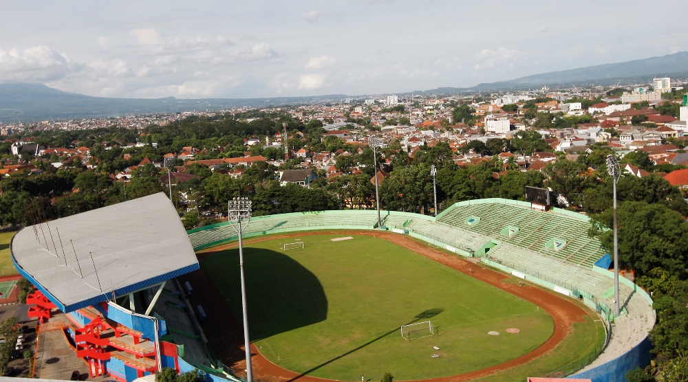Stadion Gajayana dipotret dari Mal Olympic Garden. Foto: Darmono/Radar Malang