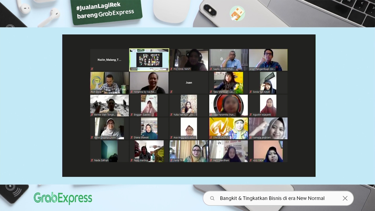 Para peserta webinar #JualanLagiRek grabExpress saat mengikuti pemaparan  dari pemateri. (Grab for Radar Malang)