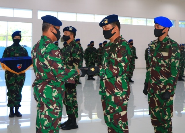 TONGKAT KOMANDO: Acara sertijab Marsekal Pertama TNI Hesley Paat kepada Marsma TNI Wayan Superman sebagai Danlanud Abdulrachman Saleh yang baru, Selasa (8/9). (Foto: Pentak Lanud Abd Saleh for Radar Malang)