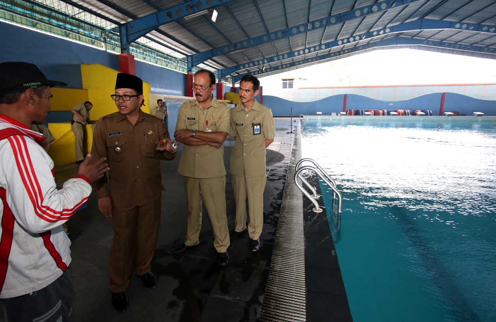 Wali Kota Malang Sutiaji saat inspeksi kolam renang Stadion Gajayana, beberapa waktu lalu.