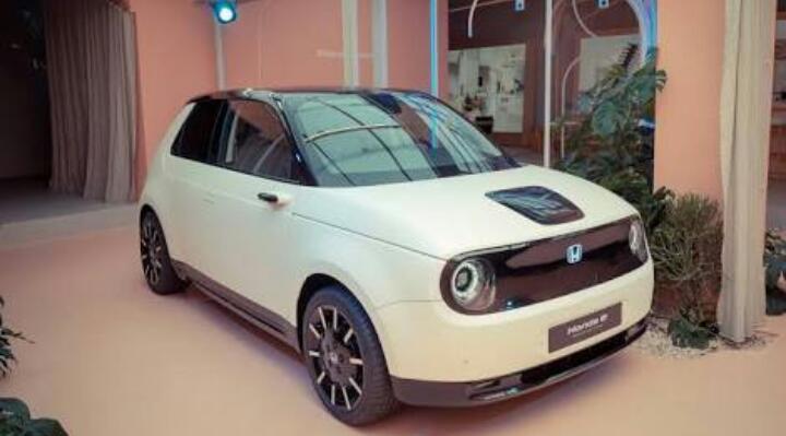 Penampakan mobil Honda tanpa spion kaca. (Foto: NewsBreezer)