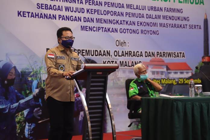 Wali Kota Malang Sutiaji saat memberikan sambutan dalam acara pelatihan bagi para pemuda di Ijen Suite Hotel, Selasa (29/9). (Humas Pemkot Malang For Radar Malang)