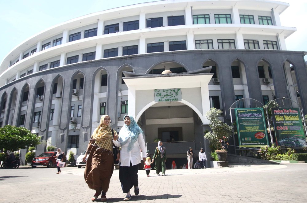 Ilustrasi aktivitas civitas akademika di Gedung Al Asy