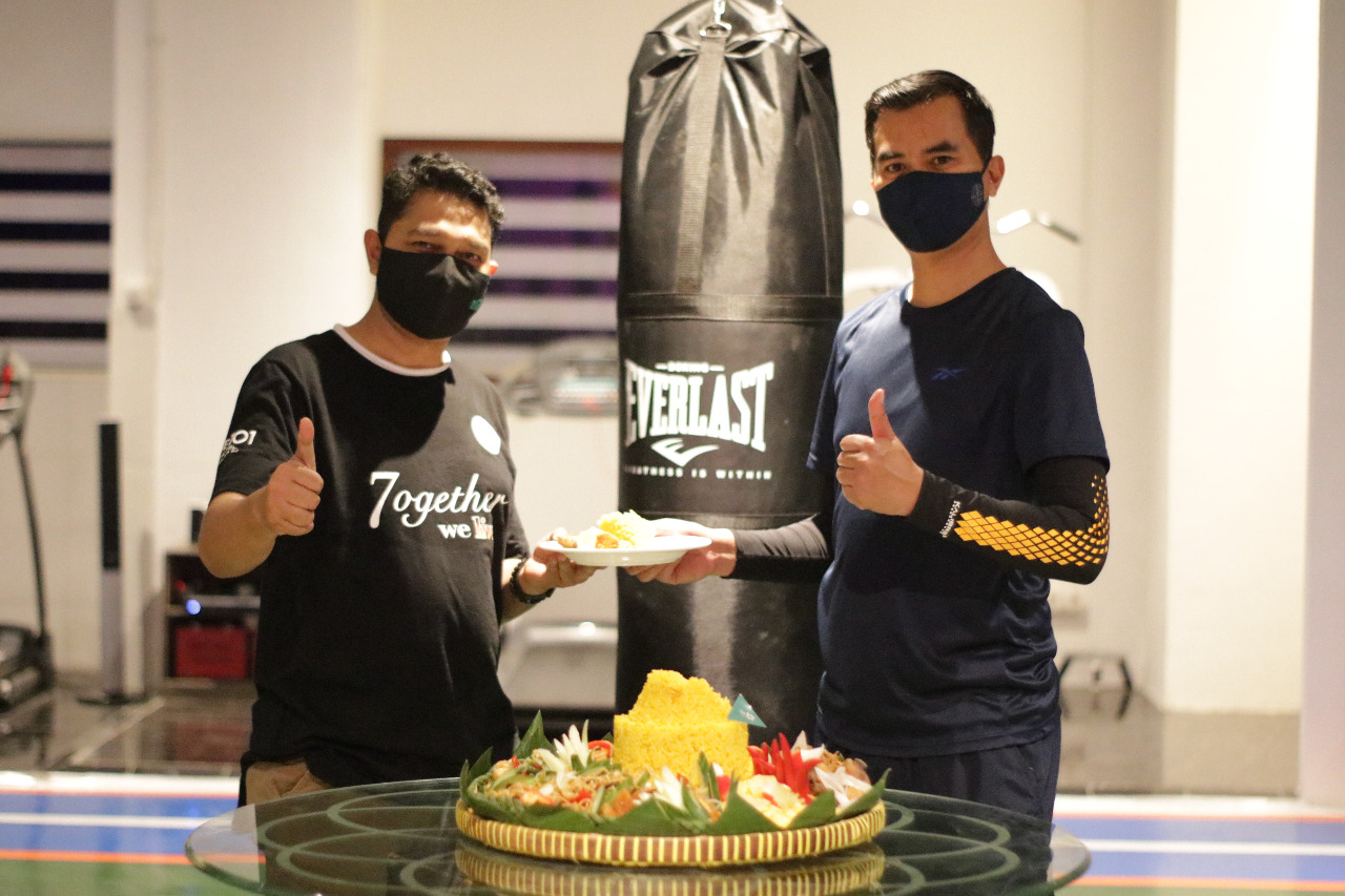 Ade Sudrajat General Manager Hotel THE 1O1 Malang OJ  (Kanan) saat grand opening FiT Club. (Istimewa)