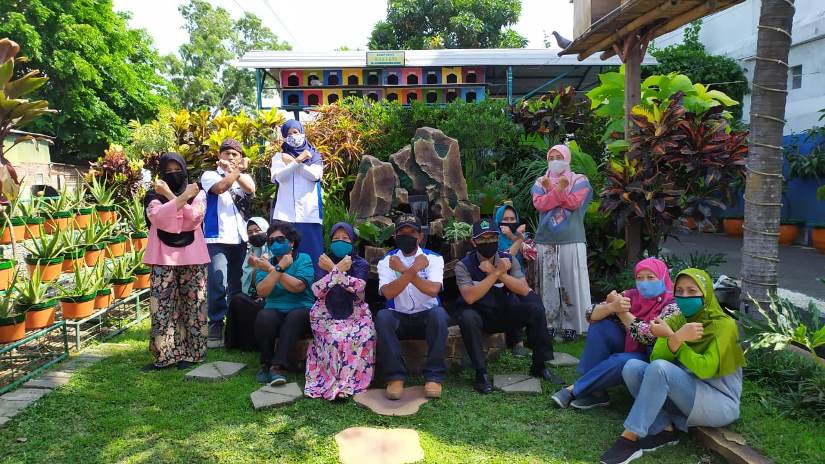 Warga RW 04 Rampalcelaket  secara suka rela melakukan berbagai inovasi demi menciptakan kampung ramah lingkungan dan bersih. (Istimewa)