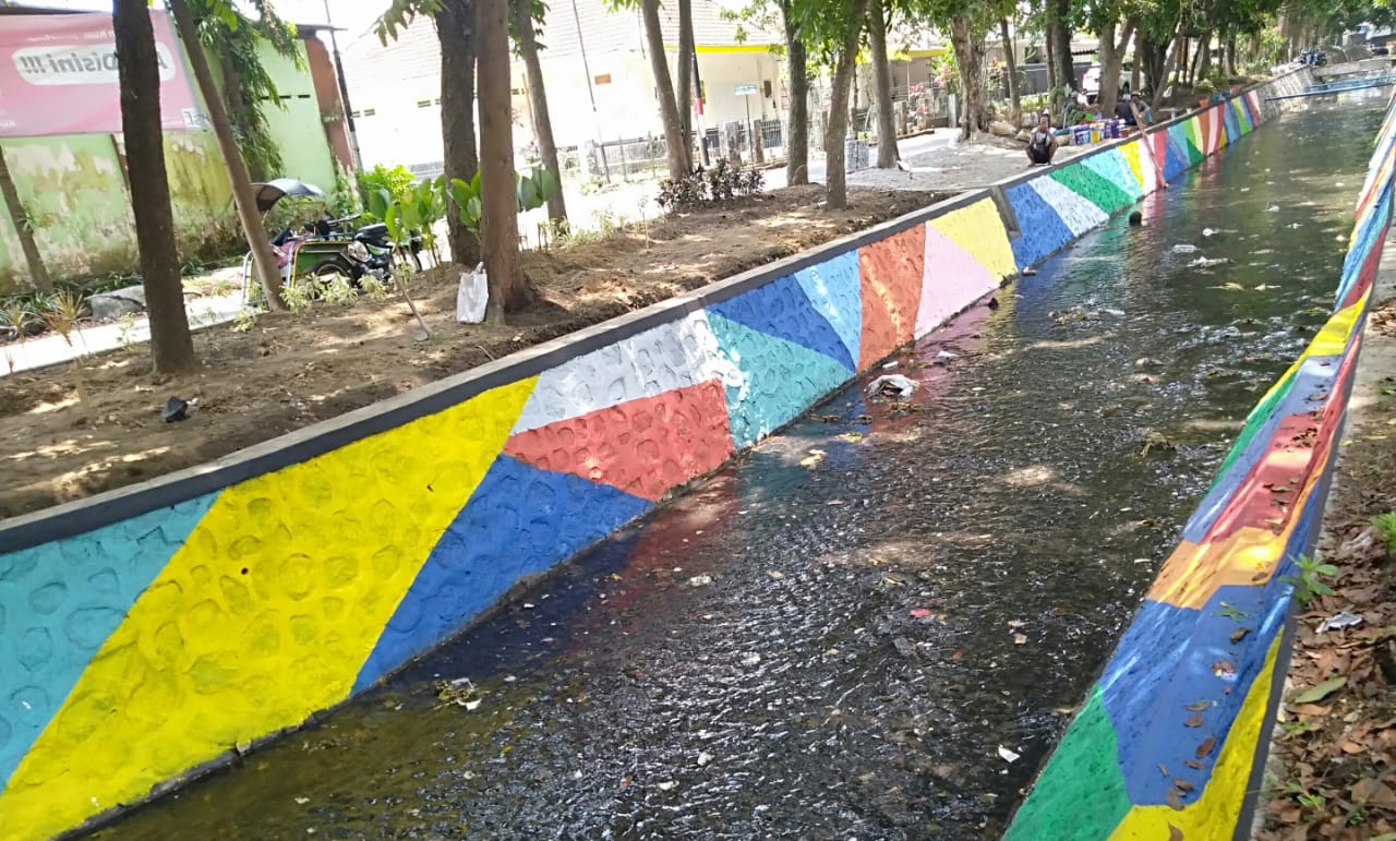 Sungai yang dipersiapkan RW 01 Kasin menjadi lokasi wahana permainan. Sungai ini juga akan dipercantik sepanjang 200 meter. (Imam Nasrodin/Radar Malang)