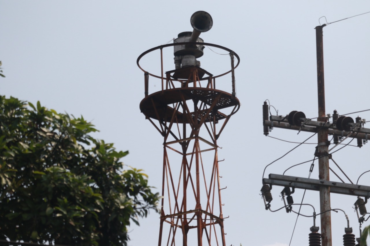 Salah satu menara garling  di Jalan Nusa Kambangan yang rencananya menjadi benda cagar budaya Kota Malang. (Laoh Mahfud / Radar Malang)