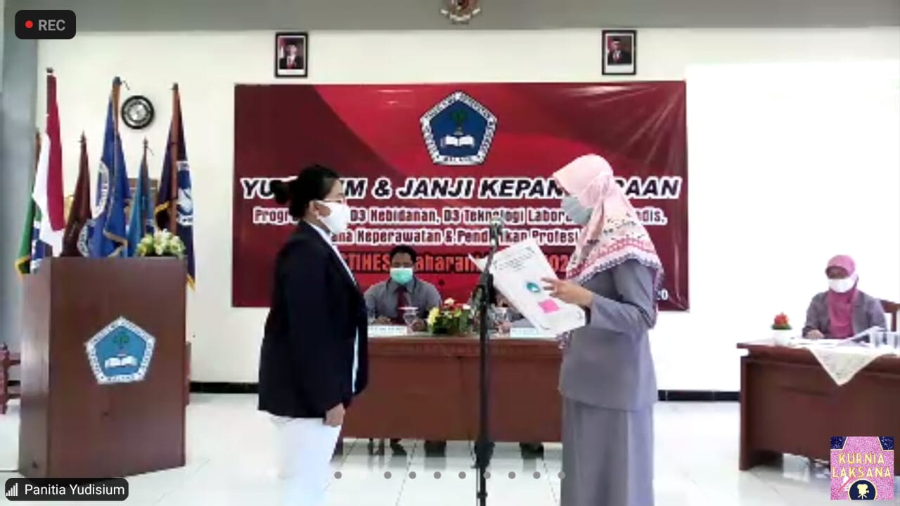 Mahasiswa Stikes Maharani yang siap mengabdi ke masyarakat. (Rofia I / Radar Malang)