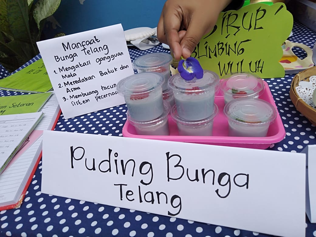 uding bunga telang hasil olahan warga RW 4 Kiduldalem, Kota Malang. (Imam N / Radar Malang)