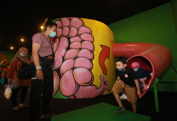Zona pencernaan melengkapi 16 zona yang ada di Museum Tubuh.Di zona ini pengunjung bisa berinteraksi dari mulai mulut saat mengunyah sampai dengan spot perosotan yang menunjukkan keluarnya feses. (Ulfa Afrian/Radar Batu)