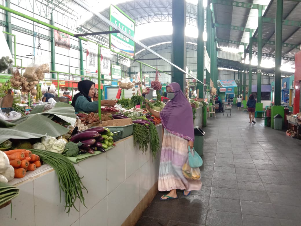 Suasana Pasar Oro-Oro Dowo yang sudah mengalami peningkatan dalam penggunaan aplikasi e-pasar. (Aditya Novrian / Radar Malang)