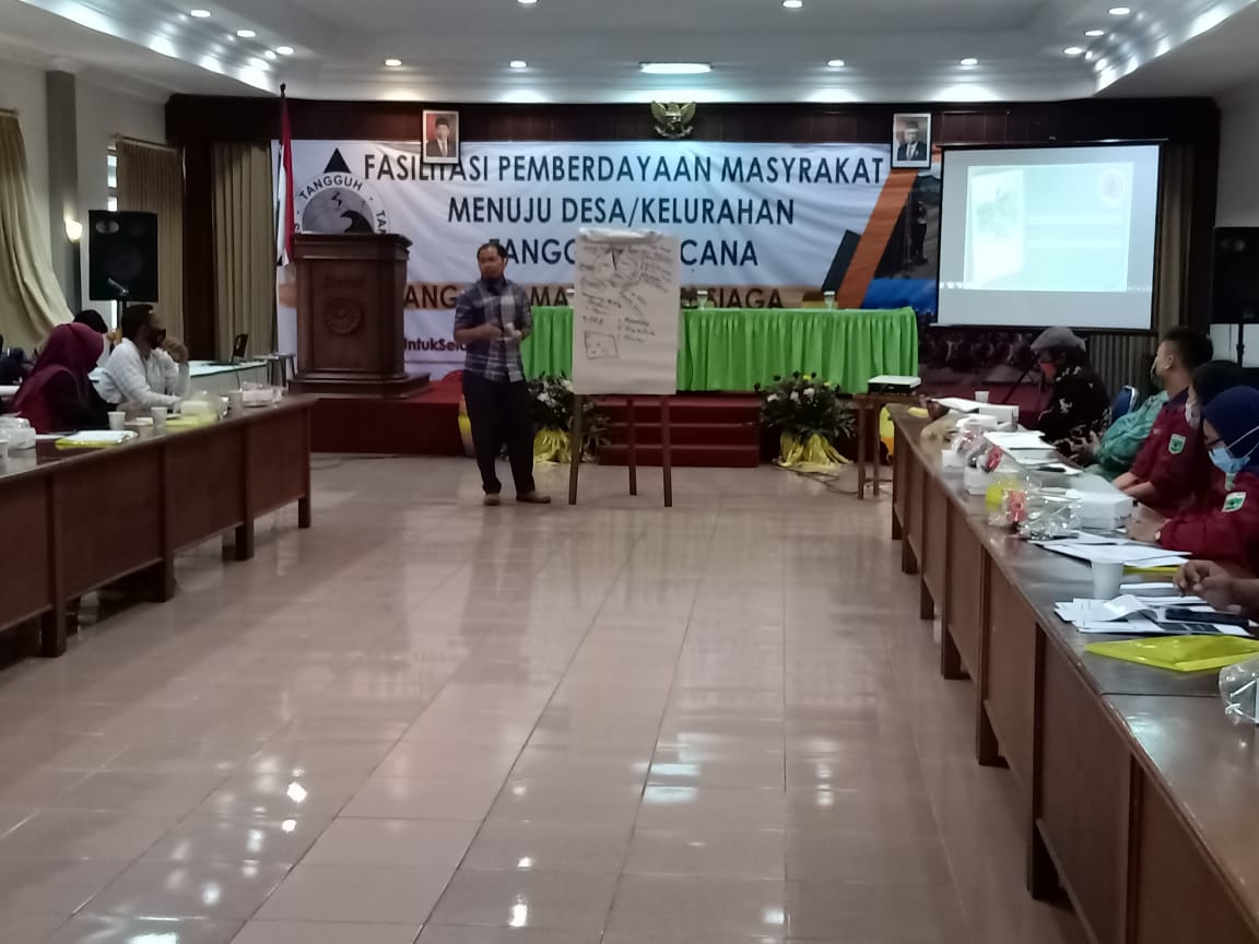 Pelatihan tanggap bencana yang digelar BPBD Kota Batu dan diikuti warga dari empat desa. (Agung Sedayu for Radar Malang)