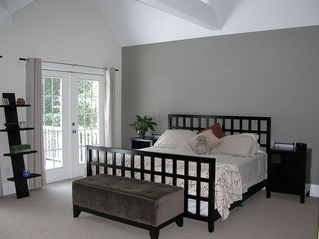 Kamar tidur dengan sentuhan warna hitam abu-abu (Houzz)