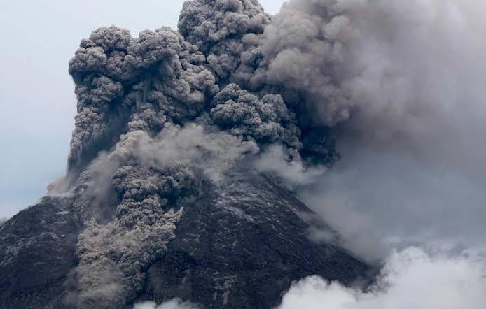Letusan Gunung Merapi 10 tahun silam menimbulkan bencana alam yang dahsyat dengan ratusan korban jiwa. (Twitter)