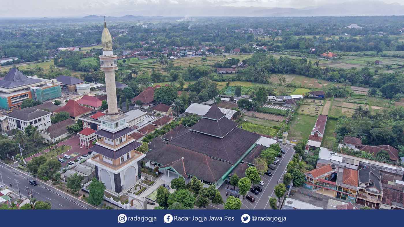 Foto udara kompleks Masjid Agung Dr Wahidin Soedirohoesodo Sleman. (Guntur Aga - Elang Kharisma / Radar Jogja)
